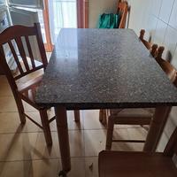 Tavolo e sedie 