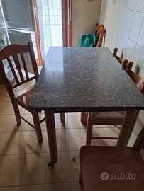 Tavolo e sedie 