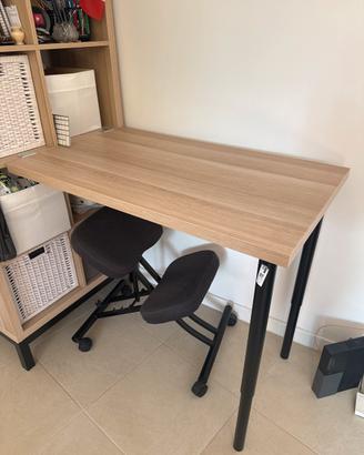 Piano scrivania con due gambe regolabili Ikea