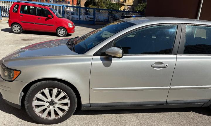 Autovettura Volvo V50 MOMENTUM