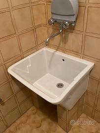 sanitari ceramica bianca completi di rubinetti