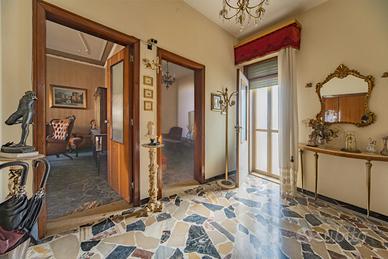 Ampio e luminoso appartamento al primo piano
