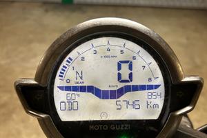 Moto Guzzi V7 - 2022