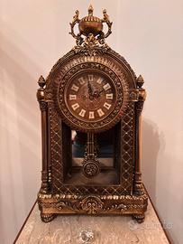 Orologio da tavolo con pendolo