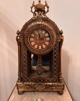 Orologio da tavolo con pendolo