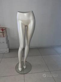 Gambe donna vetrina