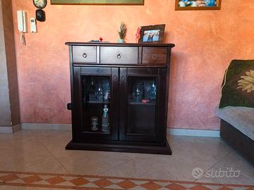 Vetrina alta e vetrina bassa arte povera rustico