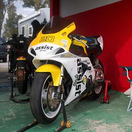 Cbr 954 pronto pista
