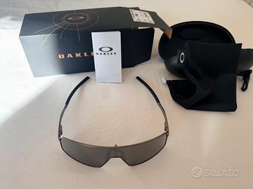 Oakley Sutro Titanium neri