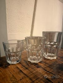 Bicchieri vari acqua