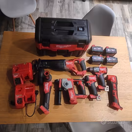 Milwaukee M18 FUEL Kit di 7 attrezzi + 4 batterie