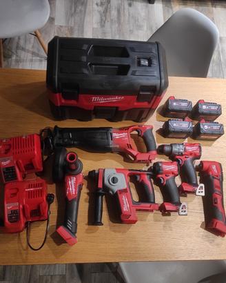Milwaukee M18 FUEL Kit di 7 attrezzi + 4 batterie