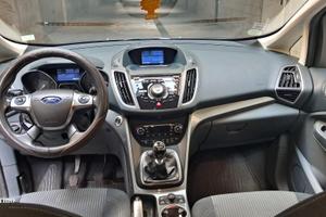 Sto vendendo la mia auto