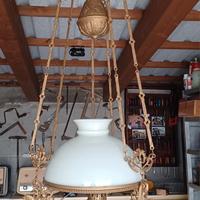 Lampada a petrolio antica da soffitto