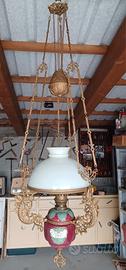 Lampada a petrolio antica da soffitto