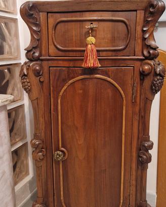 mobiletto antiquariato 