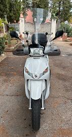 Peugeot tweet 150i