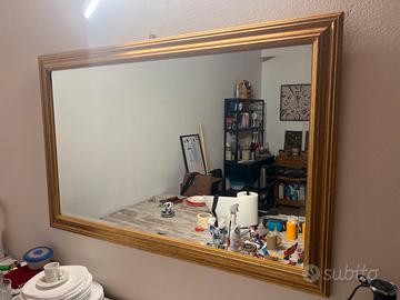 Specchio con cornice in legno effetto dorato