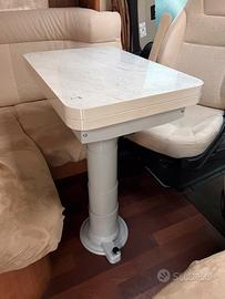 Tavolo dinette camper con piede telescopico