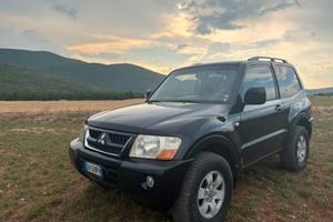 Mitsubishi Pajero Autocarro 5 posti 