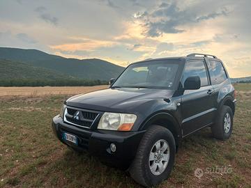 Mitsubishi Pajero Autocarro 5 posti 