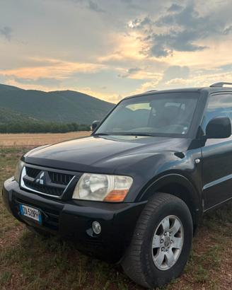Mitsubishi Pajero Autocarro 5 posti 