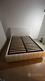 Struttura con cassettone letto matrimoniale