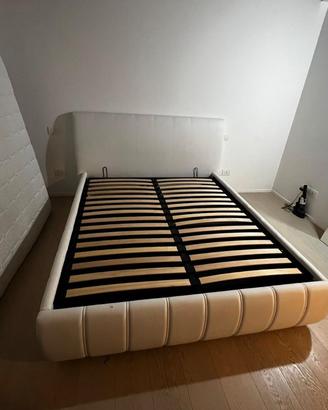 Struttura con cassettone letto matrimoniale