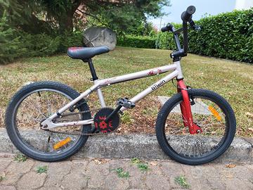 bicicletta bmx Btwin