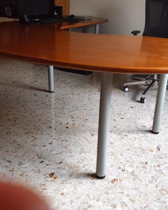 Scrivania in legno multistrato unica tavola 
