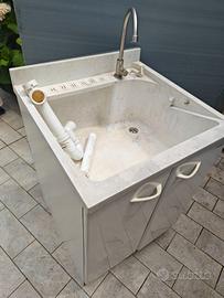 Lavatoio con mobiletto e rubinetto completo