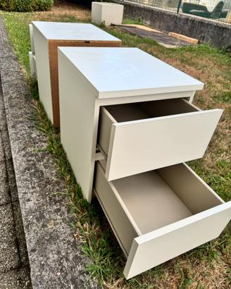2 Comodini bianchi moderni con cassetti
