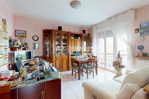 Trilocale con grandi spazi, box e magazzino