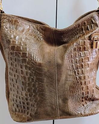 Borsa da donna vera pelle colore cuoio firmata.