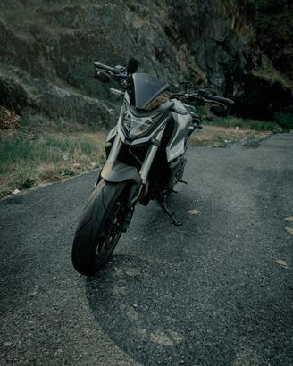 Honda Hornet 750 2023 pluri accessoriata