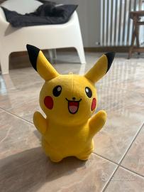 Pupazzo pikachu