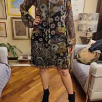 vestito leggero a maniche lunghe con fiori