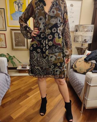 vestito leggero a maniche lunghe con fiori