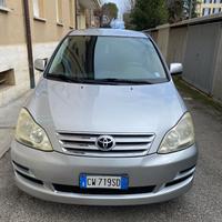 Toyota avensis verso 7 posti 2005