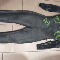 Muta uomo per nuotata in acque libere