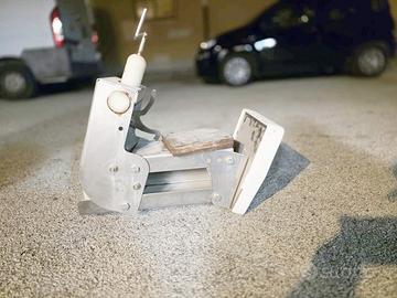 Staffa motore ausiliario