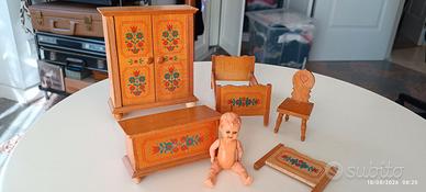 SET DI MOBILI IN MINIATURA  ANNI 60+BAMBOLA '50