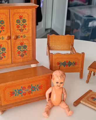 SET DI MOBILI IN MINIATURA  ANNI 60+BAMBOLA '50