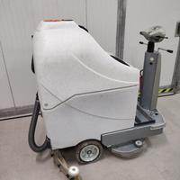 Lavapavimenti uomo a bordo Fiorentini, batt nuove