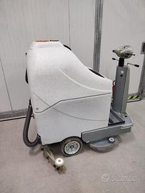 Lavapavimenti uomo a bordo Fiorentini, batt nuove