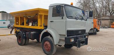 Camion con spargisale/sabbia