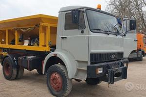 Camion con spargisale/sabbia