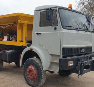 Camion con spargisale/sabbia