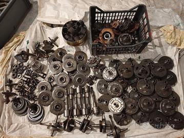 Tanti pezzi parti motore vespa 50 / 125 low cost