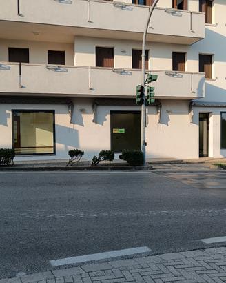 Locale ad uso commerciale 